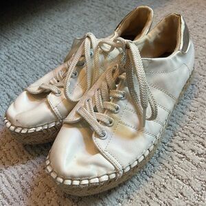 White Steve Madden espadrilles with gold back